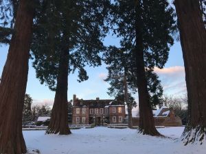 Snowy day at Groombridge Place